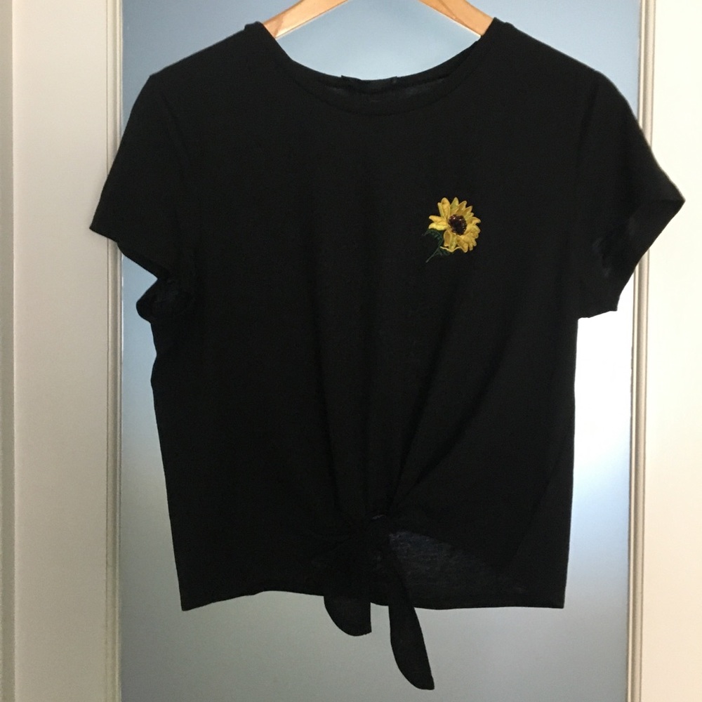 🌼 3/$6 Embroidered T-Shirt